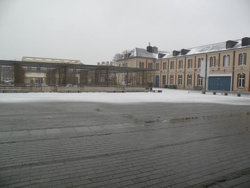  esplanade de la médiathèque sous la neige